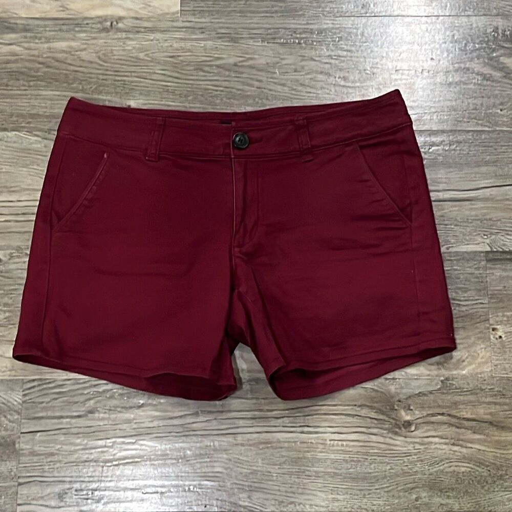American Eagle Burgundy Midi Chino Shorts Size 6